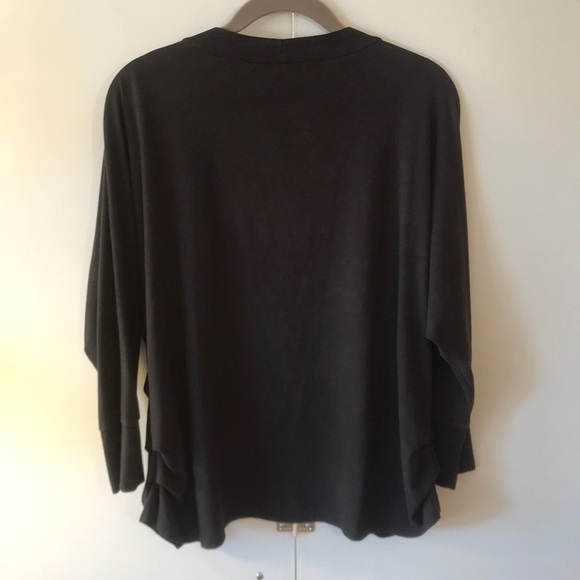 Cute Navy Stretchy sweater Size M - Picture 4 of 5